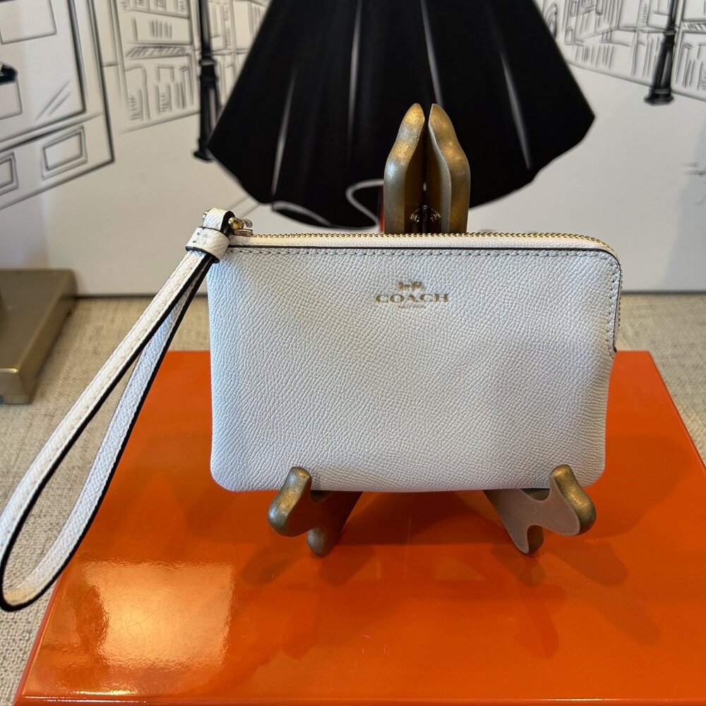 Coach Small Corner Zip Wristlet Chalk White